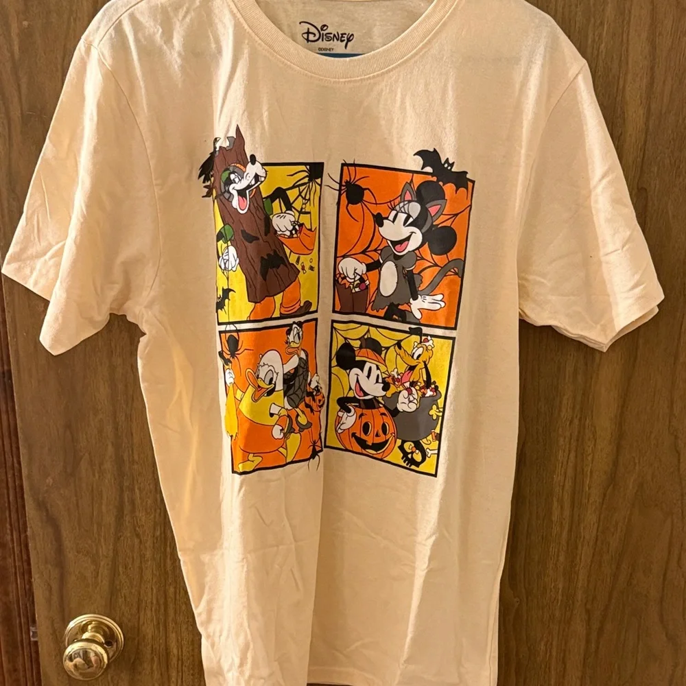 Disney Halloween tshirt - Picture 1 of 3